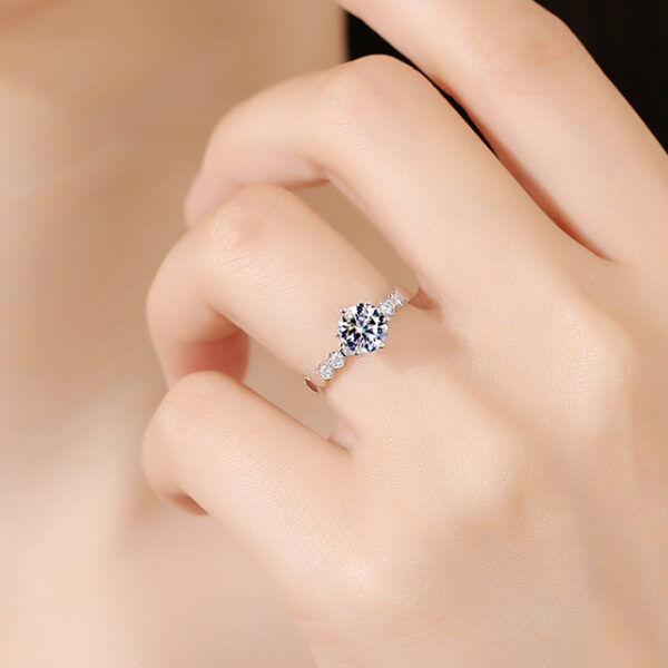 Platinum Honeycomb Moissanite Ring Fashionable High-end Female Diamond Ring D Color - Image 5